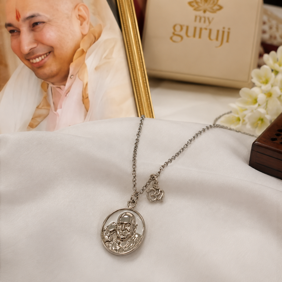 Shukrana Guru Ji Pendant with Chain | Bade Mandir Guru Ji Brass Pendant with Silver Finish