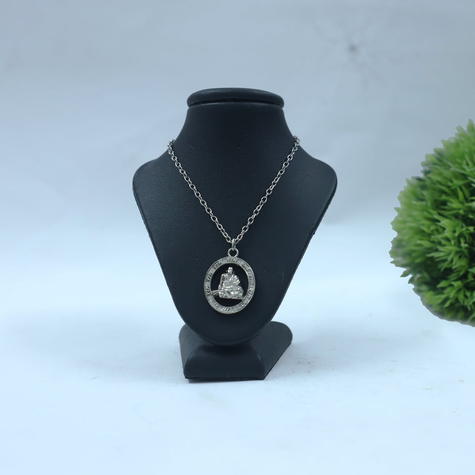 Neem Karoli Baba Dhoti Pose Silver Pendant | Ram Ram Guru Ji Locket for Daily Wear