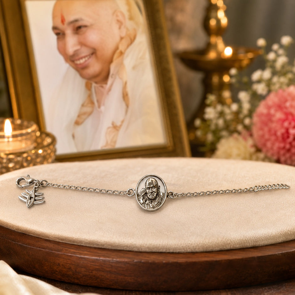 My Guru Ji silver-plated brass bracelet featuring a Guru Ji portrait charm and adjustable chain on a display stand.