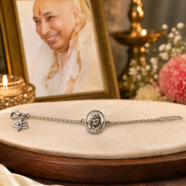 My Guru Ji silver-plated brass bracelet featuring a Guru Ji portrait charm and adjustable chain on a display stand.